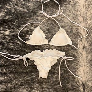 White scrunchie bikini 🕊